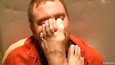 foot fetish with humiliation for a girl in the amateur porn