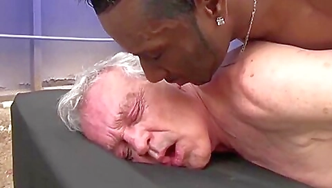 Young black hottie with a great deepthroat sucking her man