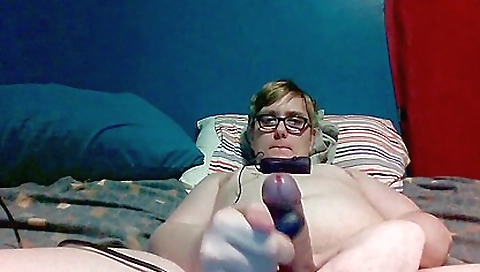 Amateur brunette masturbates with vibrator and toy