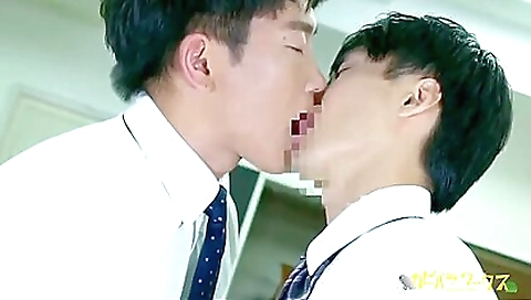 Hot officer gets bonked by the gorgeous blonde boss