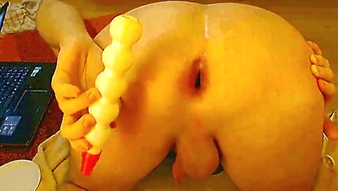 Gaping tight hole of the amateur in a masturbation video