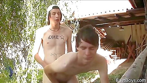 Hot teen in black jeans and a black tank top has sex