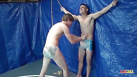 Amateur fetish video showing jack making out with girlfriend