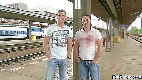 Muscular hunk fucking a guy in the outdoors in a video