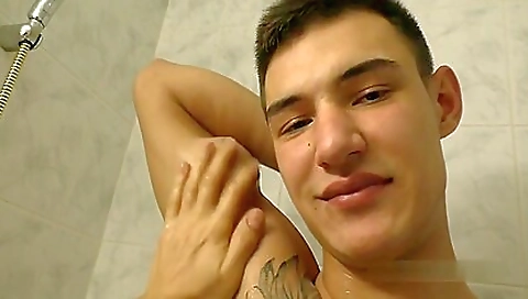 Brunette gets handjob from his boyfriend in amateur video
