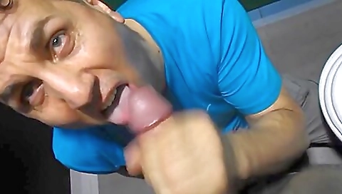 Arabian babe sucks off an arab dude and gets a facefuck