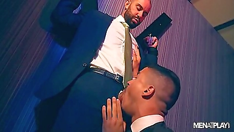 Bar attendant sucks her lover and takes cum deepthroat
