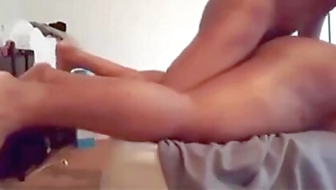 Bareback video showing a chubby babe in a skimpy t-shirt